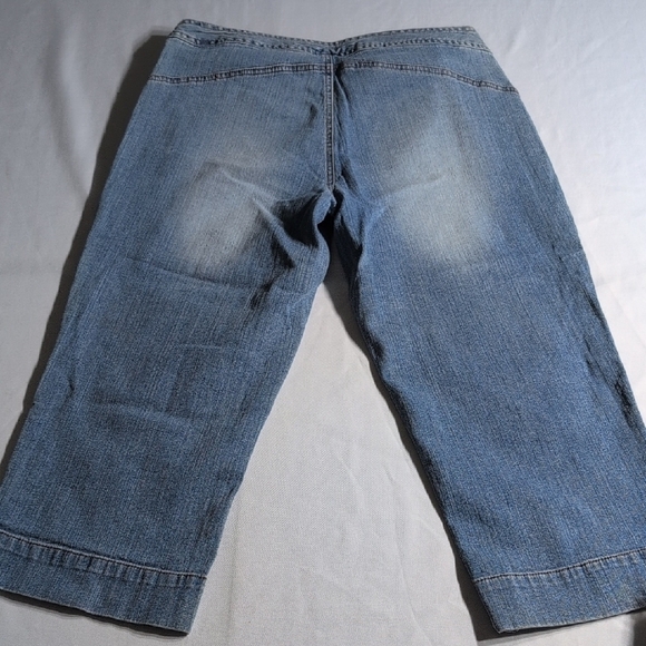 SO Blue Ankle Cropped Jeans with Relaxed Fit - Picture 4 of 8